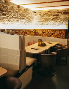 Angenehme Bar-Atmosphäre im Hotel Freihof by Stand Out Design - Lara Theel