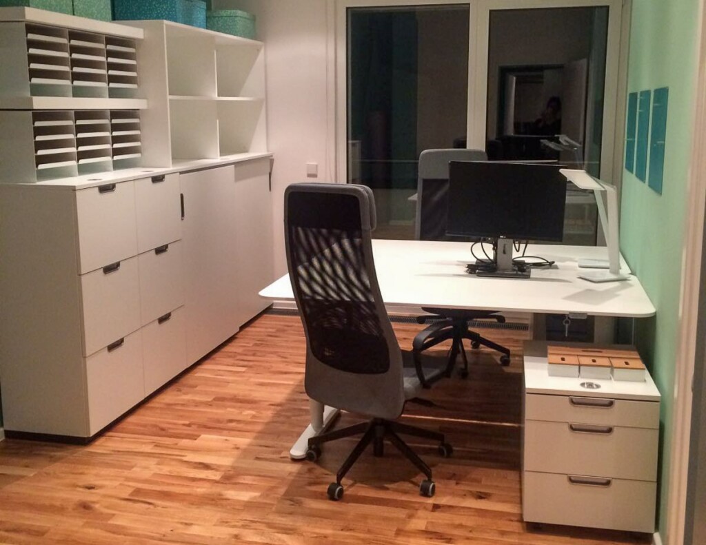 Moderne Büroeinrichtung by Stand Out Design - Lara Theel